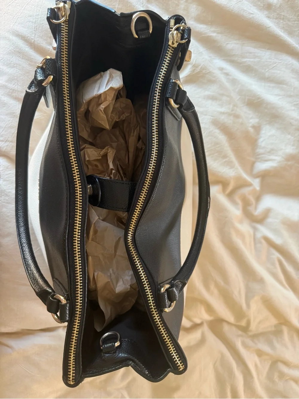 Coach Two-Tone Black and Cream Leather Tote-needs a touch of love - Picture 12 of 12